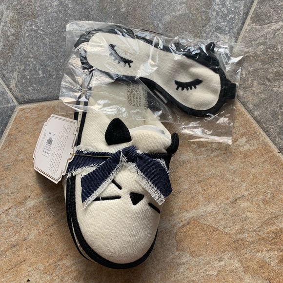 Cat Slippers and Eye Mask Sleep Set - Picture 2 of 6